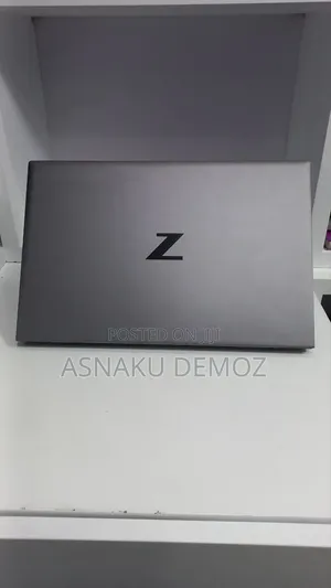 New Laptop HP ZBook Firefly G8 16GB Intel Core i7 SSD 512GB