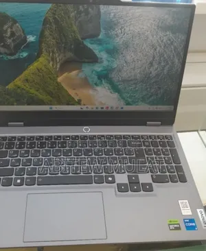 New Laptop Lenovo LOQ 15IRH8 12GB Intel Core i5 SSD 512GB