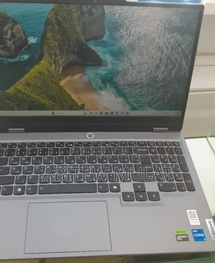 New Laptop Lenovo LOQ 15IRH8 12GB Intel Core i5 SSD 512GB