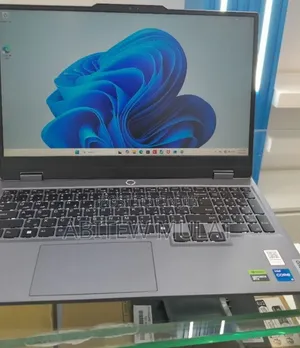 New Laptop Lenovo LOQ 15IRH8 12GB Intel Core i5 SSD 512GB
