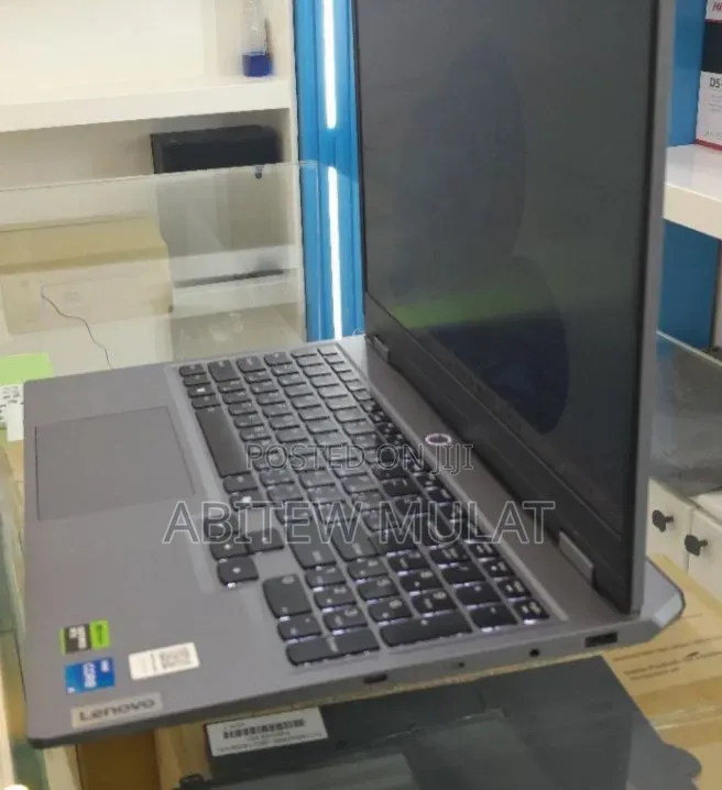New Laptop Lenovo LOQ 15IRH8 12GB Intel Core i5 SSD 512GB
