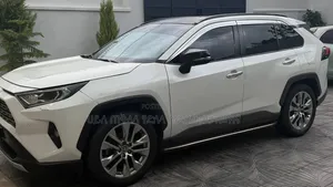 Toyota RAV4 2021 Off white