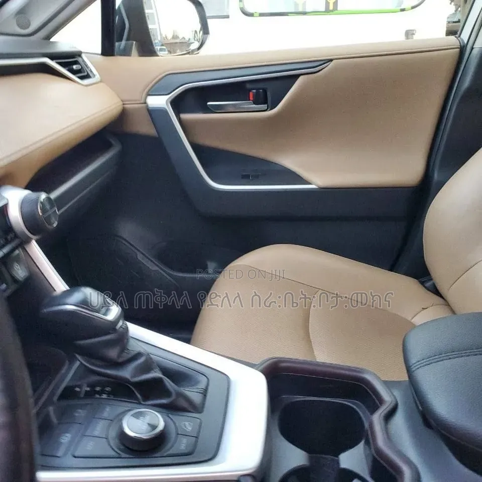 Toyota RAV4 2021 Off white
