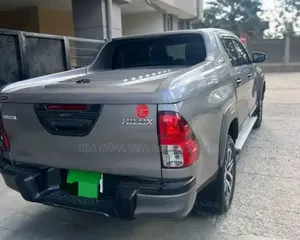 Toyota Hilux 2021 Pink
