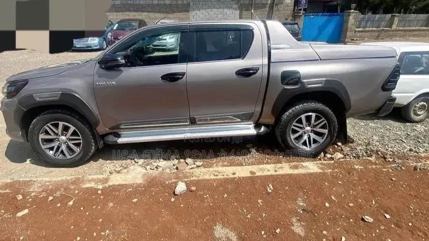 Toyota Hilux 2021 Pink
