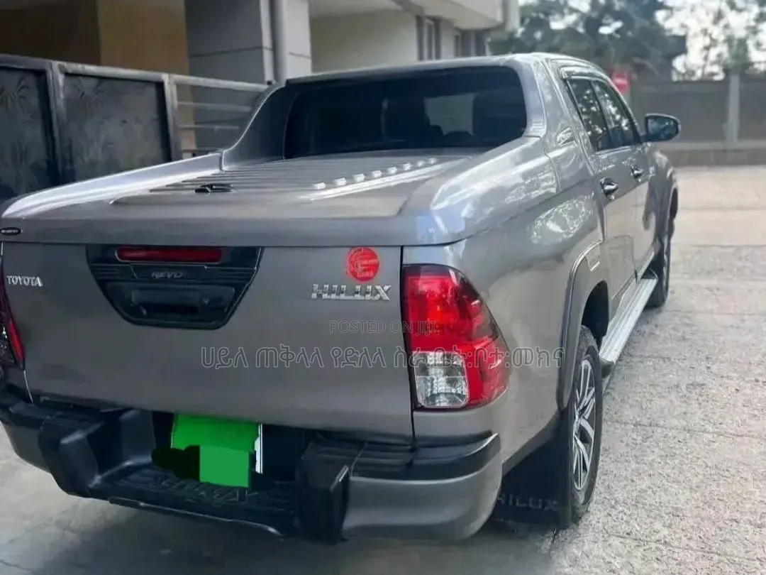 Toyota Hilux 2021 Pink