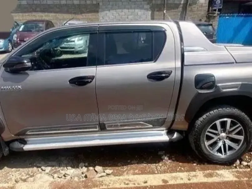 Toyota Hilux 2021 Pink