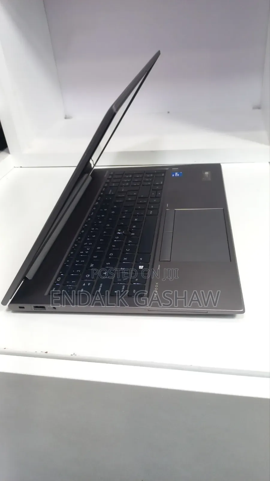 New Laptop HP ZBook Firefly G8 16GB Intel Core i7 SSD 512GB