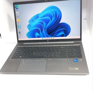 New Laptop HP ZBook Firefly G8 16GB Intel Core i7 SSD 512GB