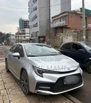 Toyota Corolla 2022 Silver