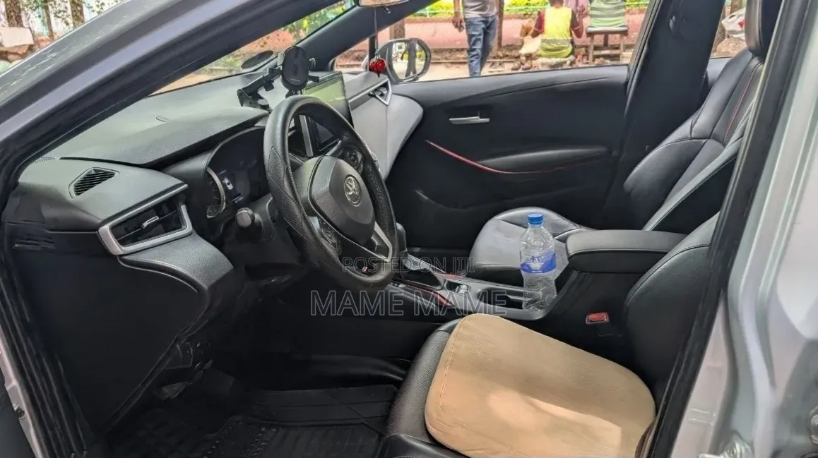 Toyota Corolla 2022 Silver