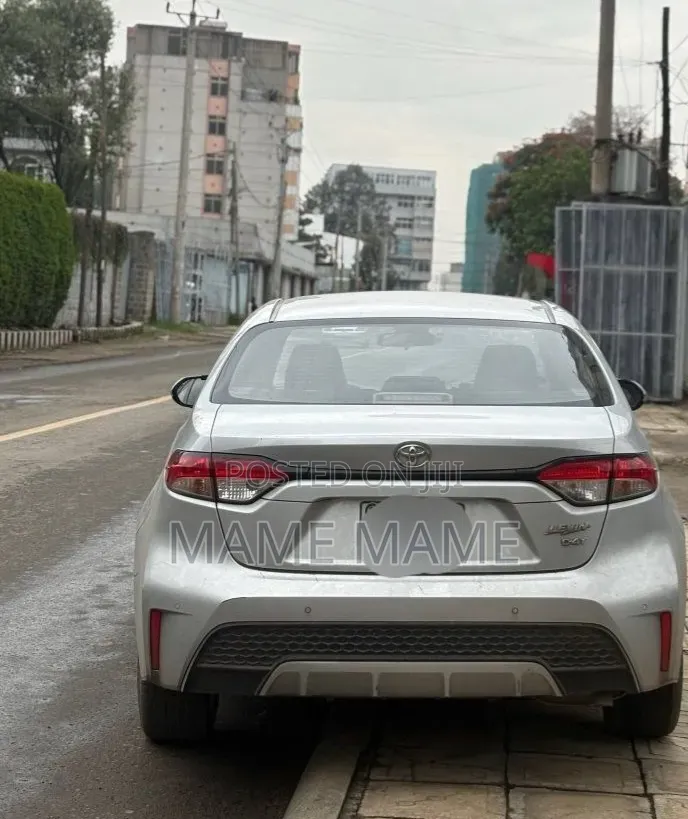 Toyota Corolla 2022 Silver