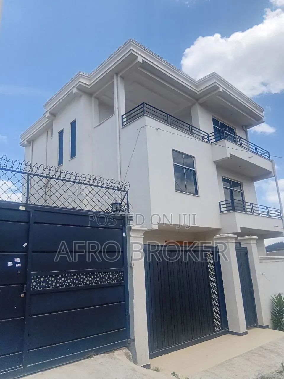 Furnished 6bdrm House in Lafto for sale