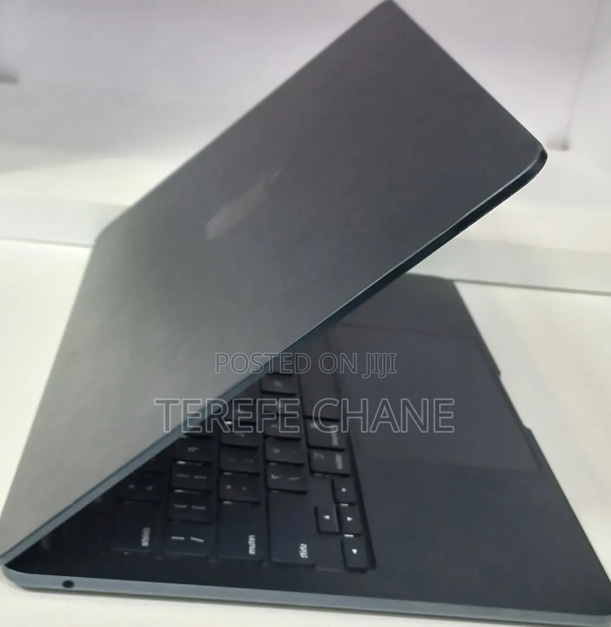 New Laptop Apple MacBook Air 2022 M2 8GB Apple M2 SSD 256GB