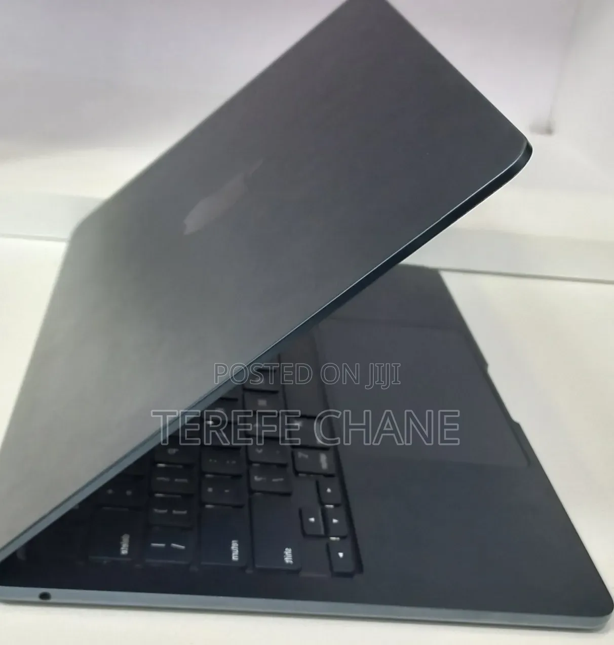 New Laptop Apple MacBook Air 2022 M2 8GB Apple M2 SSD 256GB