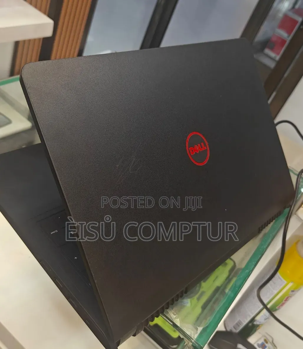 New Laptop Dell Inspiron 15 8GB Intel Core i7 SSD 256GB