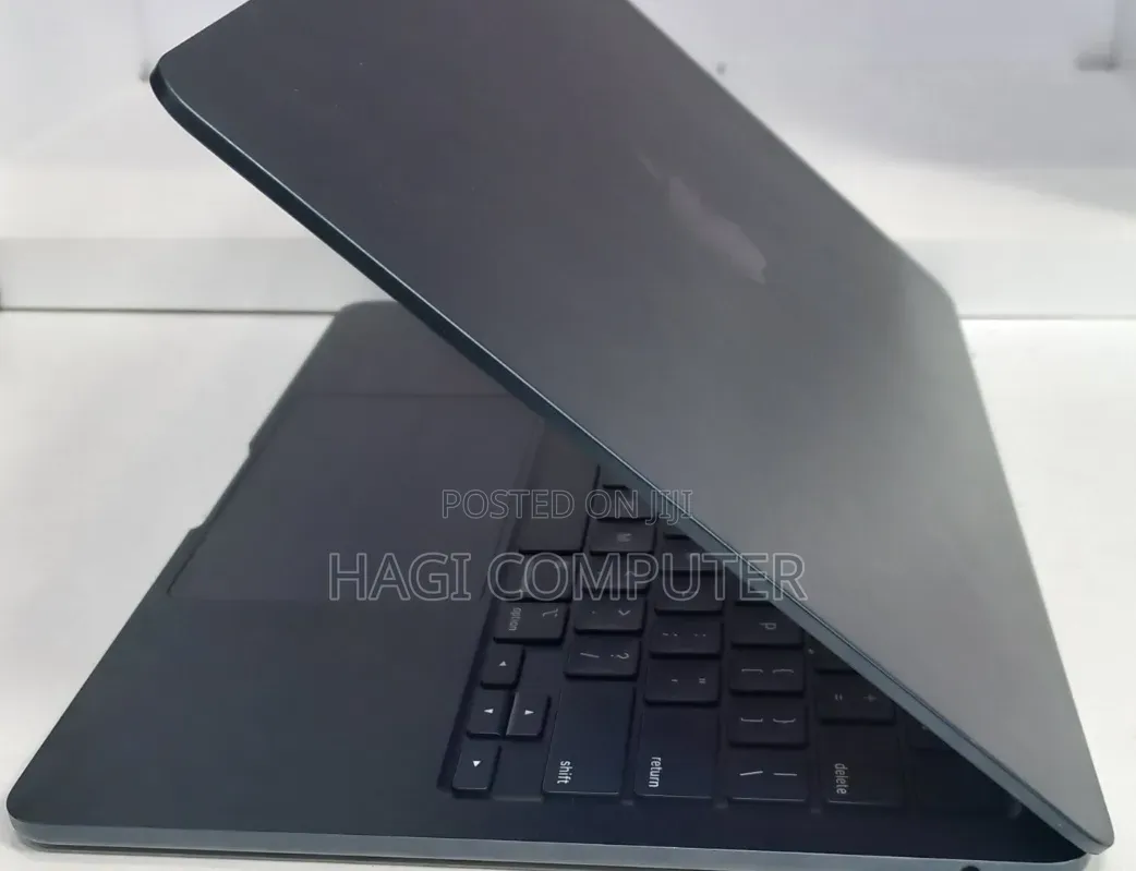 New Laptop Apple MacBook Air 2022 M2 8GB Apple M2 SSD 256GB