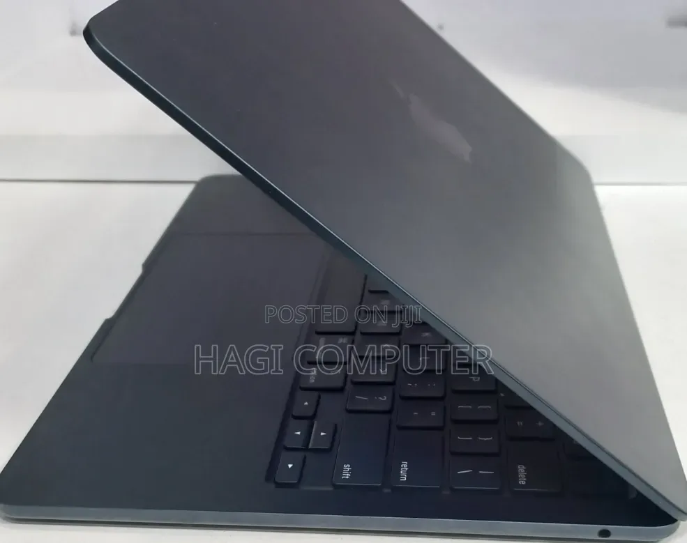 New Laptop Apple MacBook Air 2022 M2 8GB Apple M2 SSD 256GB