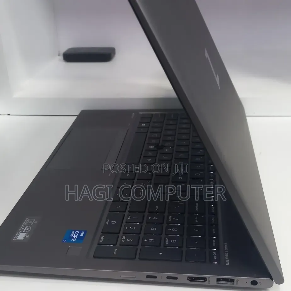 New Laptop HP ZBook Firefly G8 16GB Intel Core i7 SSD 512GB