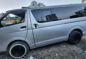 Toyota HiAce 2014 Silver