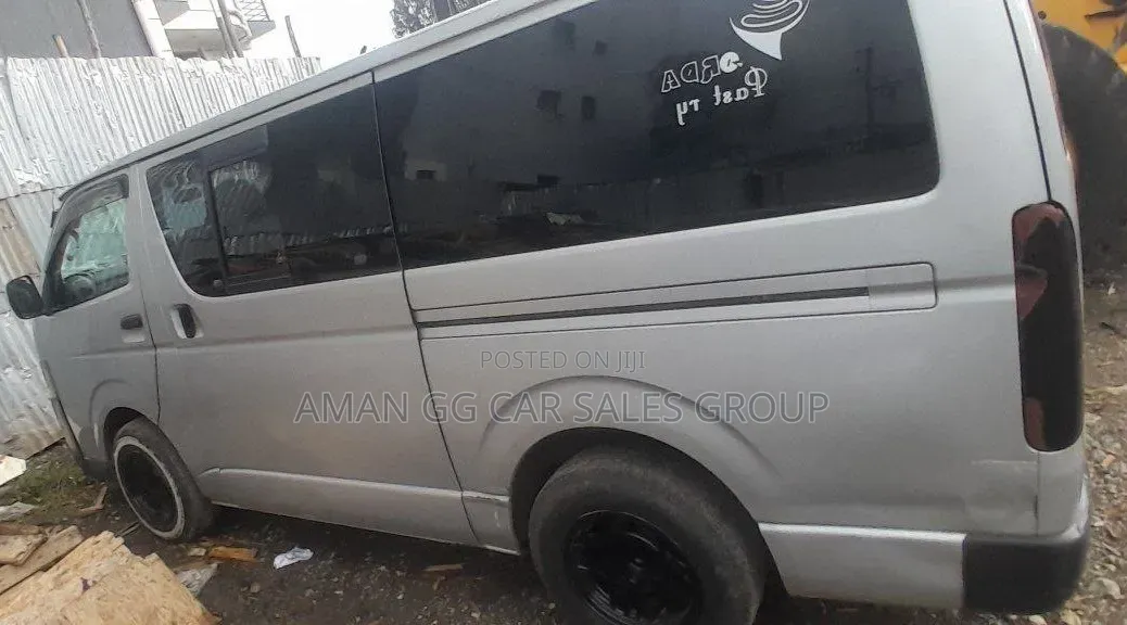 Toyota HiAce 2014 Silver