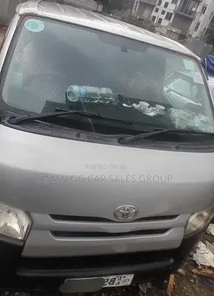 Toyota HiAce 2014 Silver