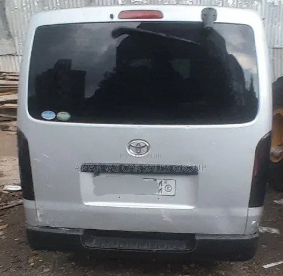 Toyota HiAce 2014 Silver