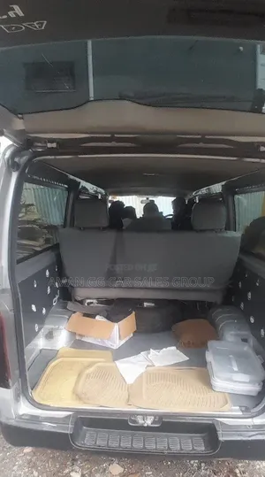 Toyota HiAce 2014 Silver