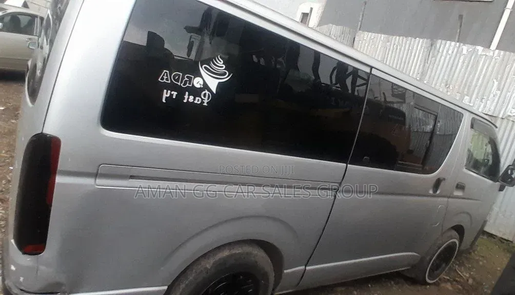 Toyota HiAce 2014 Silver