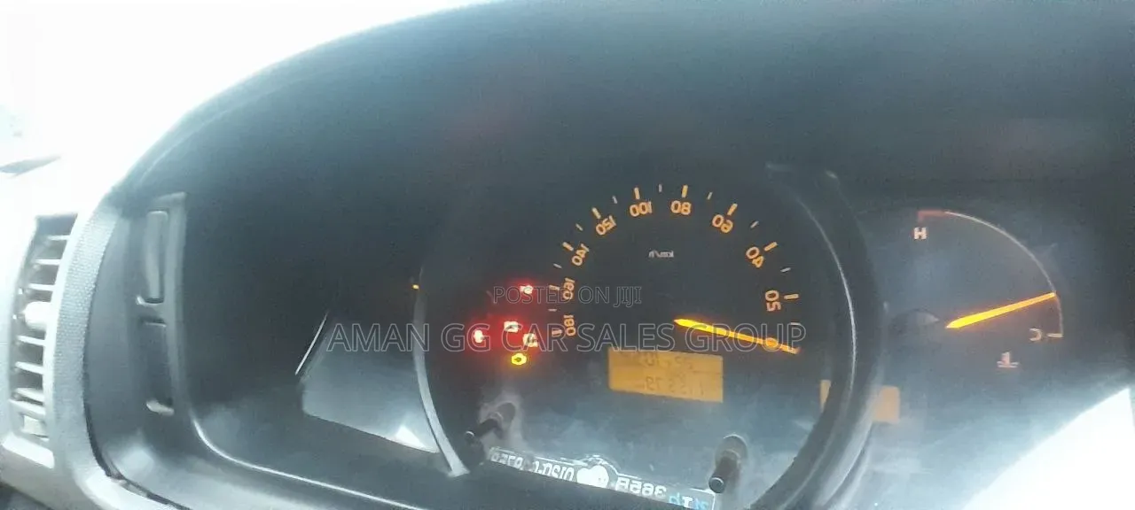 Toyota HiAce 2014 Silver