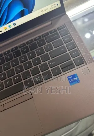 New Laptop HP ZBook Firefly G8 16GB Intel Core i5 SSD 512GB