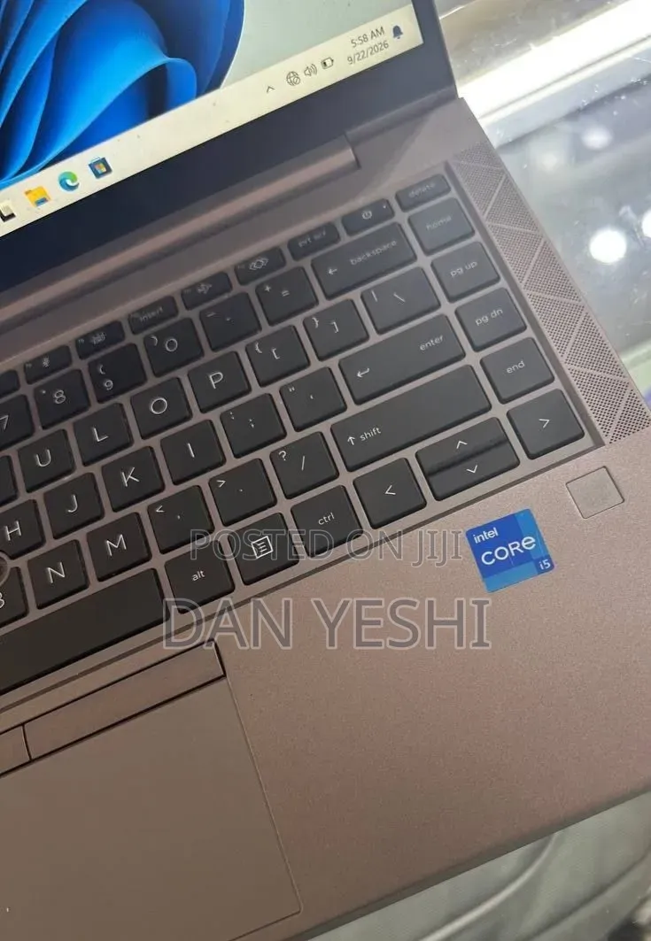 New Laptop HP ZBook Firefly G8 16GB Intel Core i5 SSD 512GB