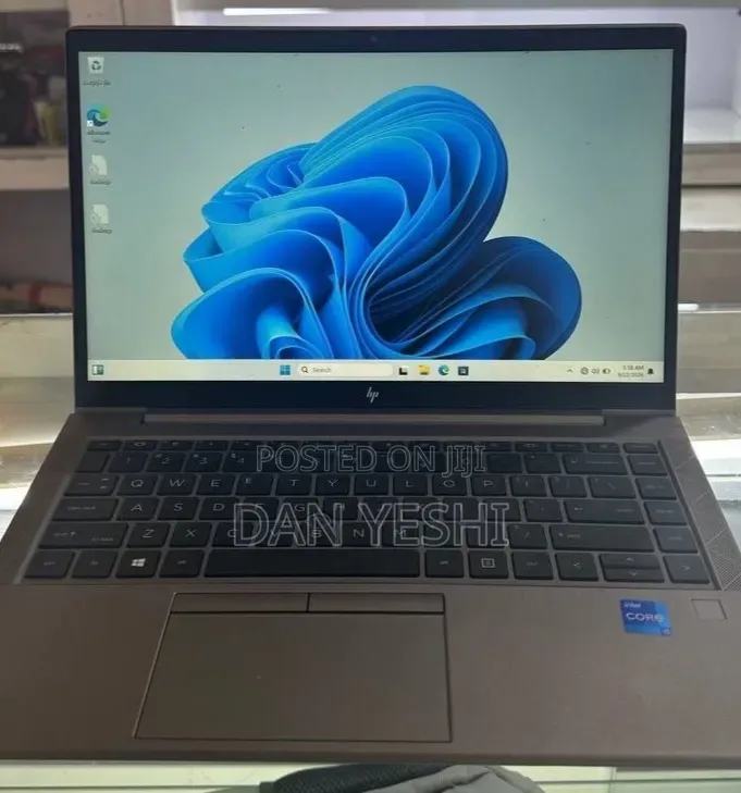 New Laptop HP ZBook Firefly G8 16GB Intel Core i5 SSD 512GB