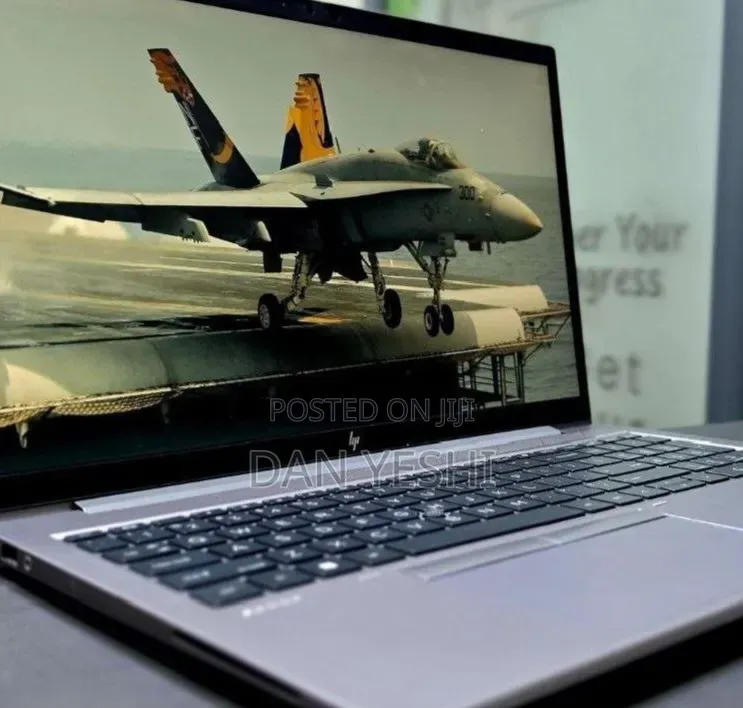 New Laptop HP ZBook Firefly G8 16GB Intel Core i5 SSD 512GB