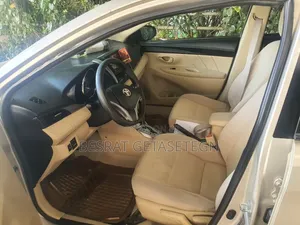 Toyota Yaris 2015 Gold