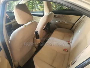 Toyota Yaris 2015 Gold