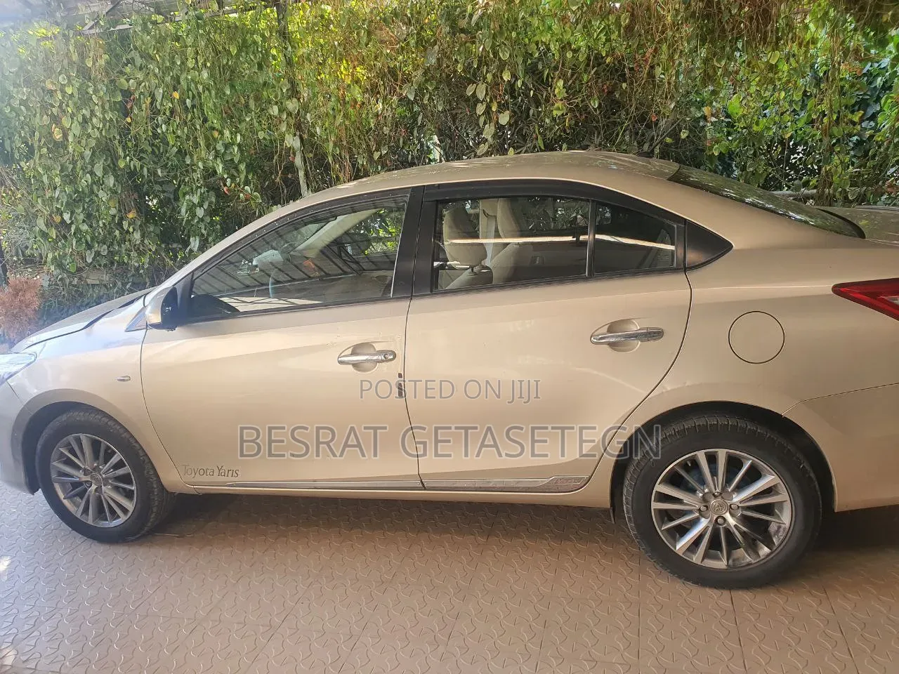Toyota Yaris 2015 Gold