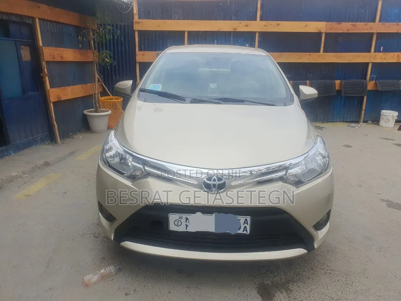 Toyota Yaris 2015 Gold