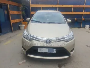 Toyota Yaris 2015 Gold