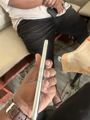 Apple iPhone 11 64 GB White
