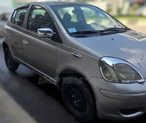 Toyota Vitz 2004 Silver