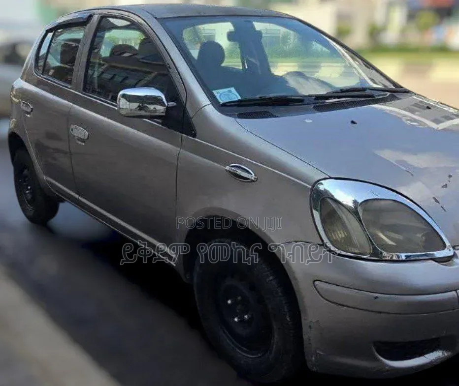 Toyota Vitz 2004 Silver