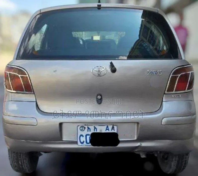 Toyota Vitz 2004 Silver