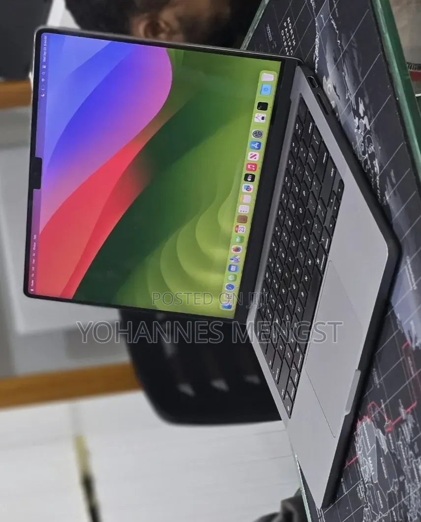 New Laptop Apple MacBook Pro 2023 M3 8GB Apple M3 SSD 512GB