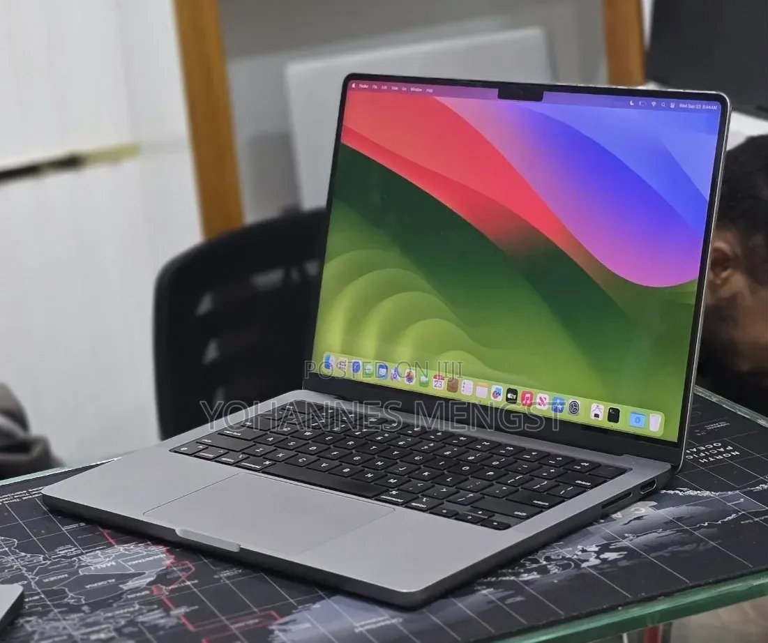New Laptop Apple MacBook Pro 2023 M3 8GB Apple M3 SSD 512GB