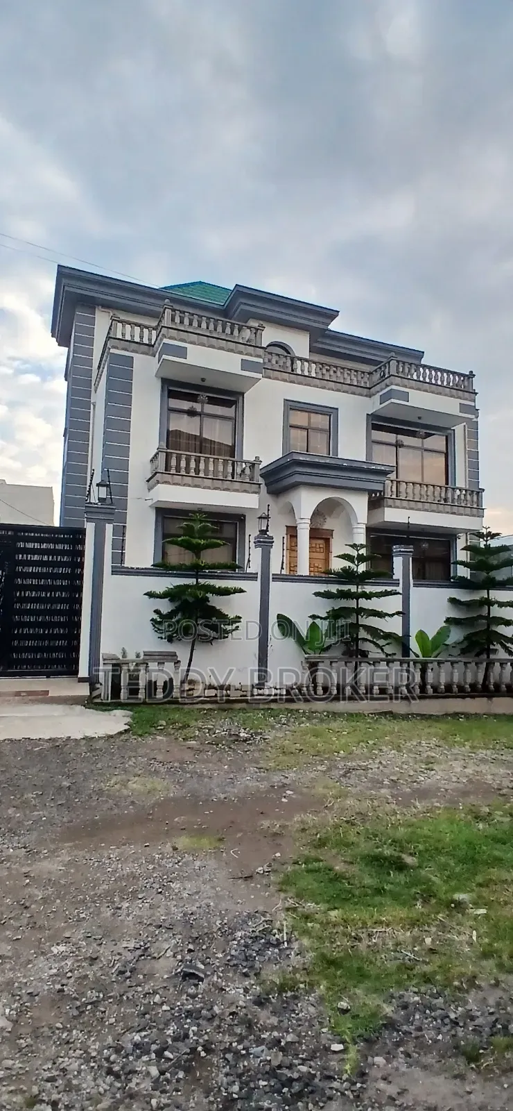 8bdrm House in Haile Garment, Nifas Silk-Lafto for sale