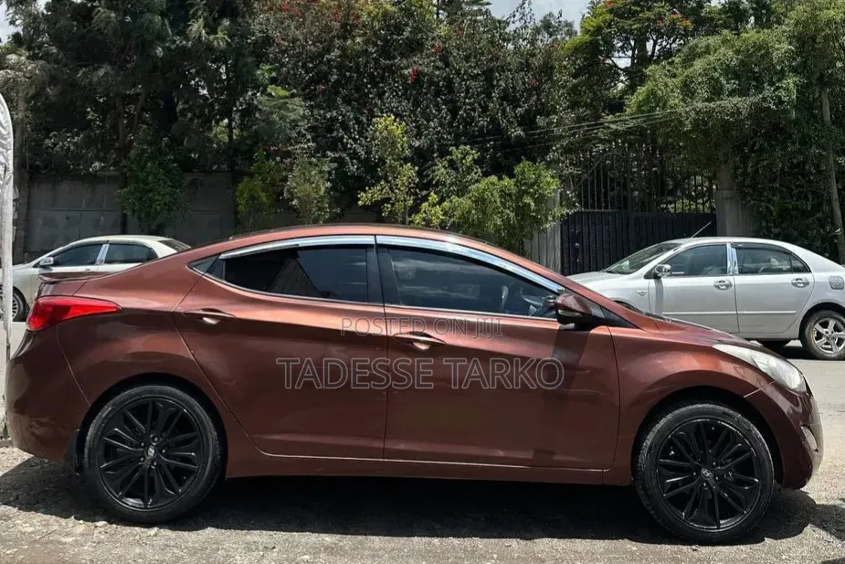 Hyundai Elantra 2015 Red