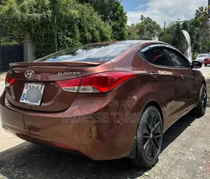 Hyundai Elantra 2015 Red