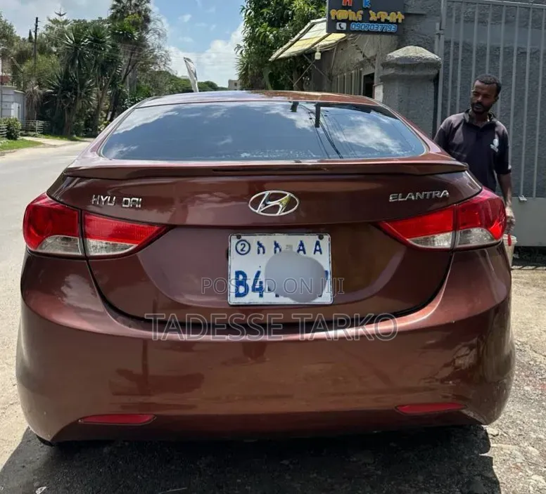 Hyundai Elantra 2015 Red