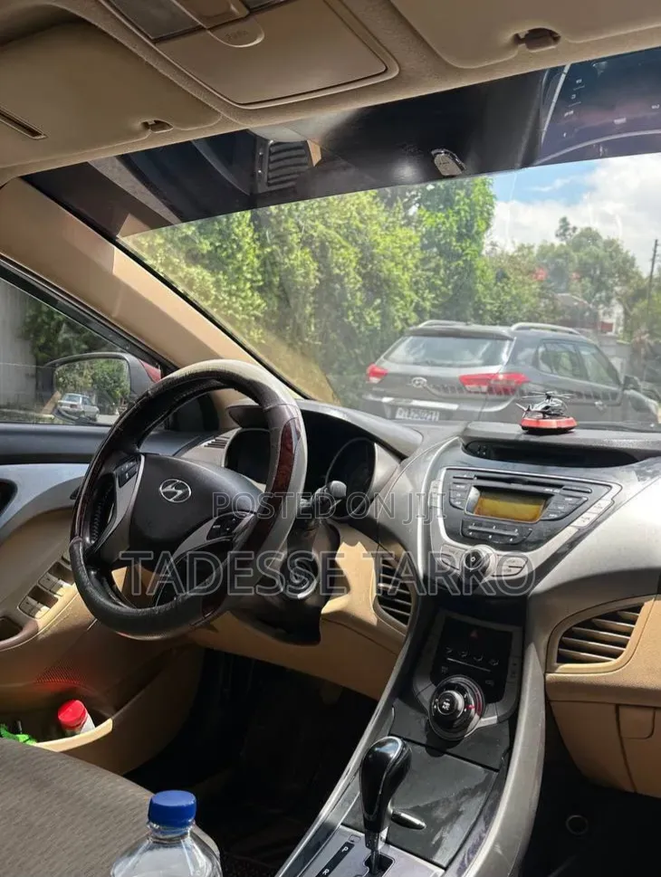Hyundai Elantra 2015 Red